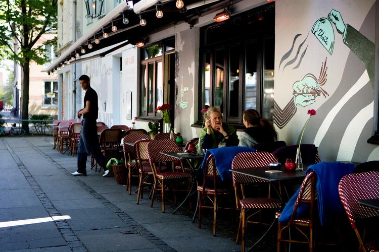 Café Bopa på Østerbro i København. er et af de mange udeserveringssteder, som vil blive ramt af de nye restriktioner. Foto: Tobias Selnæs Markussen