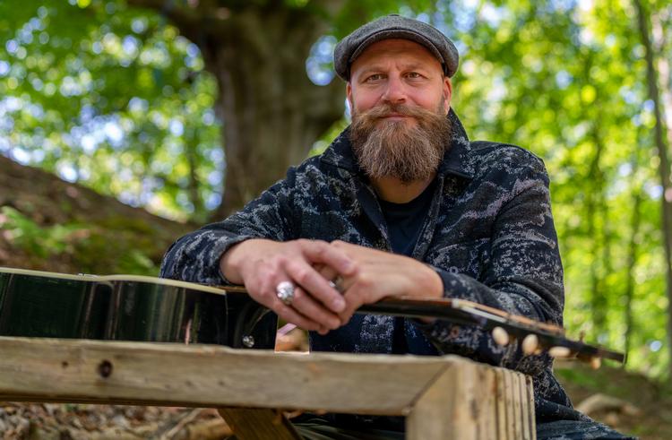 Martin Høybye skal onsdag 14. juni forsvare sin ph.d. om sangskrivningens potentiale i en krisetid.  Foto: John Lauritzen
