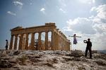 De tre skulpturer stammer fra Parthenon-templet i Athen. To er bragt til Danmark i 1688, mens den sidste ankom i 1835. Og det er en del af grunden til, at de ifølge Nationalmuseet skal blive. Foto: Costas Baltas/Ritzau Scanpix