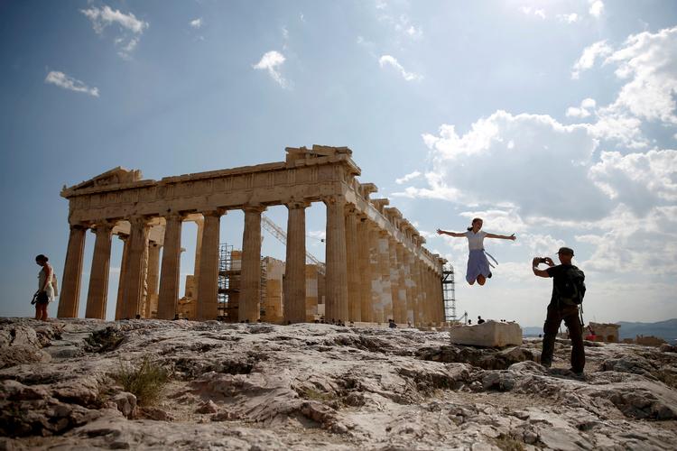De tre skulpturer stammer fra Parthenon-templet i Athen. To er bragt til Danmark i 1688, mens den sidste ankom i 1835. Og det er en del af grunden til, at de ifølge Nationalmuseet skal blive. Foto: Costas Baltas/Ritzau Scanpix
