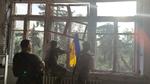 Ukrainske soldater hænger flag op i en by ved navn Blahodadne i Donetsk. Det har ikke været muligt med 100 procent sikkerhed at bekræfte, at byen vitterligt er erobret, som ukrainerne hævder. Foto: 68th Separate Hunting Brigade 'o/Ritzau Scanpix