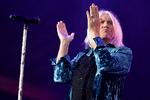 Def Leppard indtog festivalens store Helviti-scene med akkordarbejderens grundighed og præcision og en velsyngende Joe Elliott i front. Foto: Jacob Ehrbahn