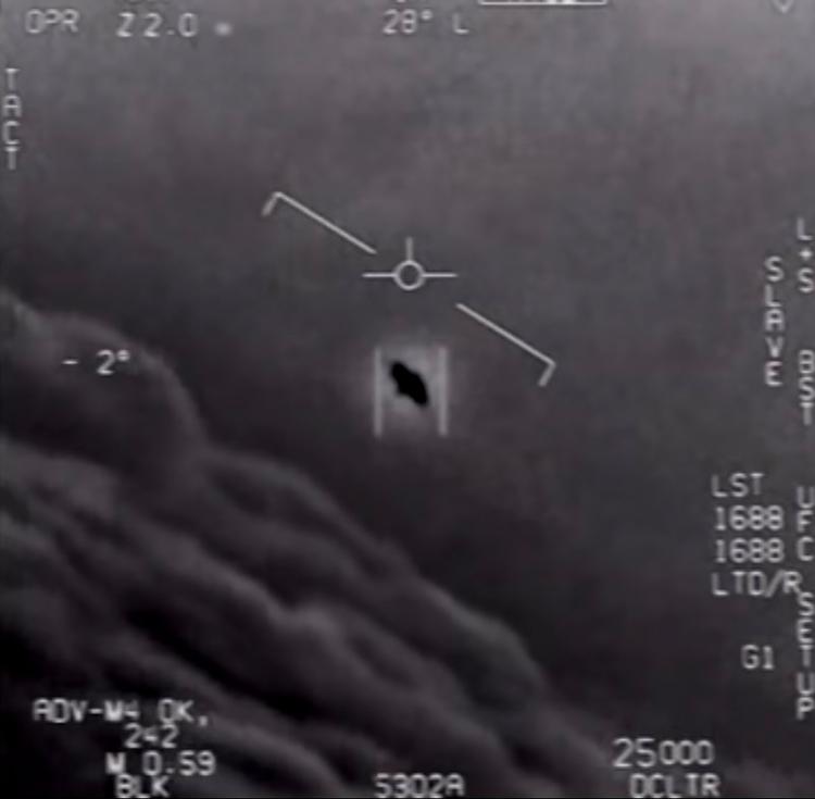 Gimbal-videoen fra 2020 er et af de bedste offentliggjorte eksempler på det fænomen, som det amerikanske forsvar betegner UAP, uidentificerede unormale fænomener. Optagelser fra disse angiveligt hyppige møder holdes hemmelige, da de kan afsløre følsomme oplysninger om militært materiel og metoder.. Foto: Handout/department of Defense/DoD/AFP via Getty Images