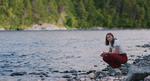 ’Lad elven leve’ er en klassisk dannelseshistorie om tilblivelsen af en politisk bevidsthed – med samiske Ester (Ella Marie Hætta Isaksen) i centrum. Foto: Camera Film