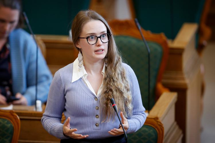 Aki-Matilda Høegh-Dam talte i maj grønlandsk på Folketingets talerstol og kickstartede debatten om tolkning til grønlandsk i Folketinget.  Foto: Jens Dresling