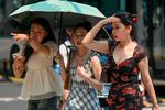 Flere kinesiske byer har slået varmerekord for juni. I Beijing ventes mellem 37 og 39 grader indtil lørdag. Foto: Str/Ritzau Scanpix
