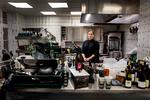 Kokken Kamilla Seidler Trebbien vil bidrage til en øget ligestilling i branchen ved at sætte fokus på arbejdsmiljø, social ansvarlighed og bæredygtighed. Foto: Jacob Ehrbahn