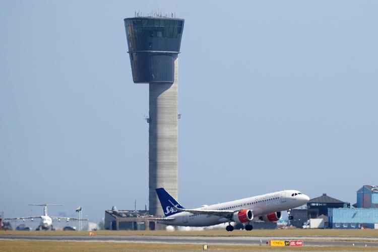  Flyvelederne er tilbage i kontroltårnene i normalt omfang, så SAS og øvrige flyselskaber vil ikke være plaget af forsinkelser i den kommende sommer.    Foto: Jens Dresling