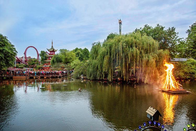 Det normale sankthansbål i Tivoli kan i år blive aflyst af led-lys og kunstig røg. Pr-foto Tivoli
