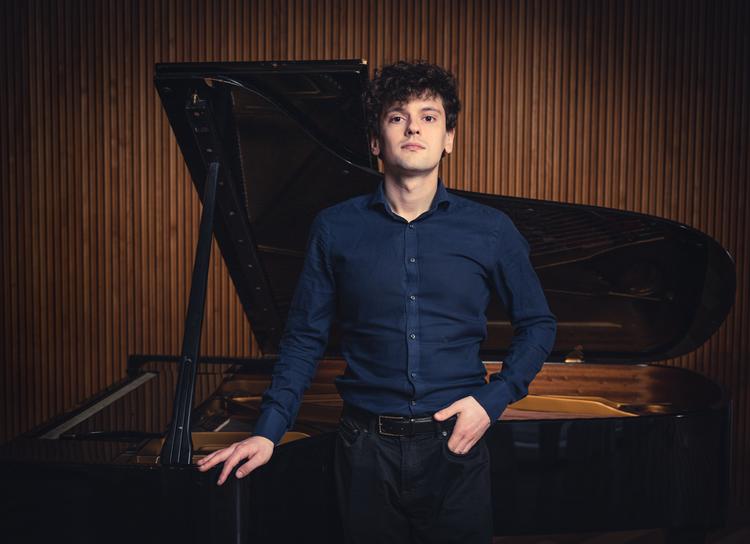 Ramez Mhaanna har allerede tre album på sit cv, der også fortæller, at pianisten har libanesisk-russisk baggrund. Foto: PR-foto