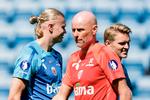 Ståle Solbakken (i forgrunden) har trods stjernespillere som  Erling Braut Haland (tv.) og Martin Ødegaard på holdet fået en dårlig start på EM-kvalifikationen. Foto: Fredrik Varfjell/Ritzau Scanpix
