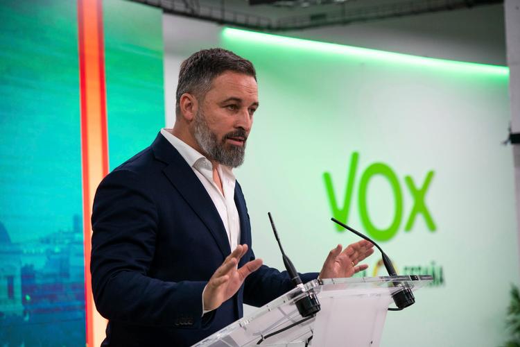 Lederen af Vox, Santiago Abascal, har gjort det klart, at han vil tage sig godt betalt, hvis det højreradikale parti bliver tungen for vægtskålen ved det kommende valg i Spanien. Foto: Matias Chiofalo/Ritzau Scanpix