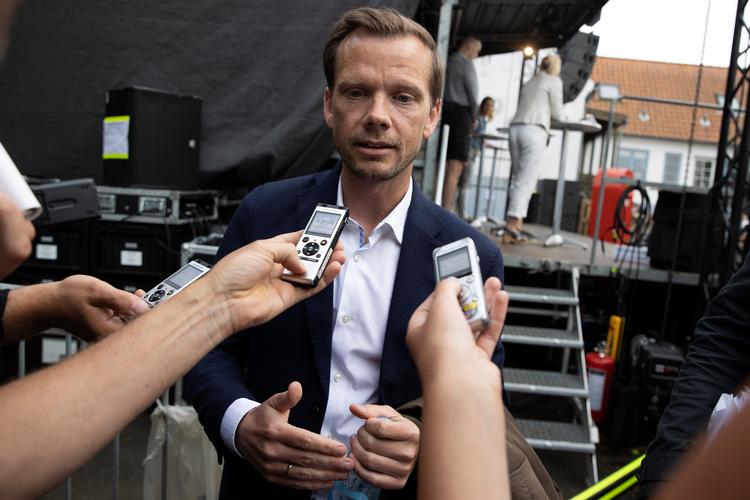 Justitsminister Peter Hummelgaard (S), der her er fotograferet under Folkemødet på Bornholm, ser ingen grund til at bede Apple hjælpe med at genskabe statsministerens slettede sms-beskeder...   Foto: Finn Frandsen