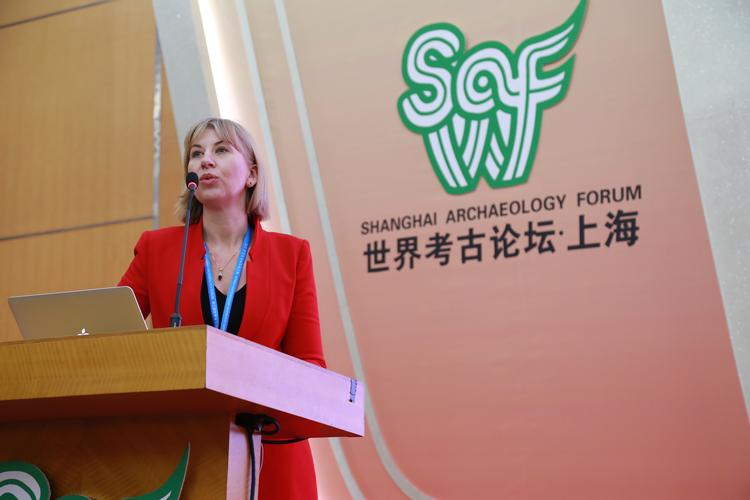 Karin Margarita Frei taler i forbindelse med, at hun modtog en international arkæologiforskningspris i Shanghai i Kina i 2017. Foto: Courtesy of Shanghai Archaeological Forum