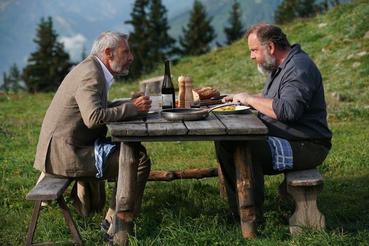 På en baggrund af bjergluft og omelet grundlægges et venskab mellem tilsyneladende modsætninger. Foto: Foto: Another World Entertainment