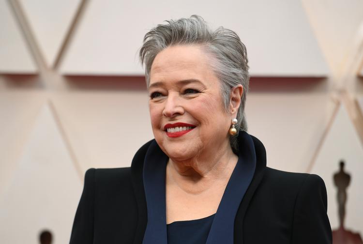 Kathy Bates har vundet et utal af priser for både film, tv, og teater. Her er hun på den røde løber før Oscaruddelingen i 2020.  Foto: Richard Shotwell/Ritzau Scanpix