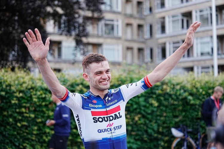Kasper Asgreen fejrer sin DM-titel. Ingen kunne røre mesteren fra 2019, 2020 og 2021. Foto: Bo Amstrup/Ritzau Scanpix