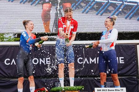 Emma Norsgaard vinder guld, Cecilie Uttrup Ludwig vinder sølv og Julie Nielsen Maribo bronze i kvindernes DM enkeltstart i Aalborg. Foto: Bo Amstrup/Ritzau Scanpix
