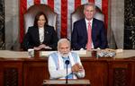 Narendra Modi taler i Kongressen. Bagved lytter USA's vicepræsident, Kamala Harris, og formanden for Repræsentanternes Hus, Kevin McCarthy . Foto: Jonathan Ernst/Ritzau Scanpix