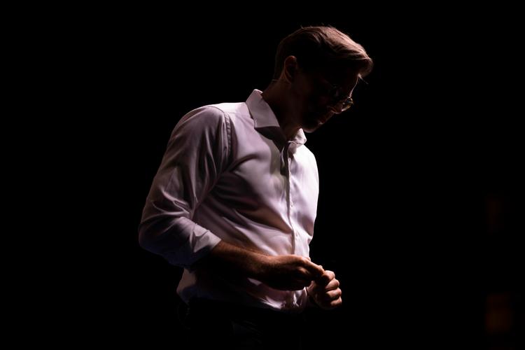 Alex Vanopslagh kalder Grundtvig for dansk liberalismes vigtigste tænker. Er han ved at genopfinde Venstre, spørger Politikens politiske analytiker, Elisabet Svane. Foto: Hannah Aurora Almstrup