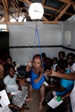 EU og Vesten lukker dørene yderligere i for migranter og flygtninge. Men vi tager gerne imod højtuddannede såsom læger. Det er arbejdskraft, som de fattige lande selv har uddannet, og som deres befolkninger har brug for, skriver Michael Seidelin Foto: Peter Hove Olesen/Ritzau Scanpix