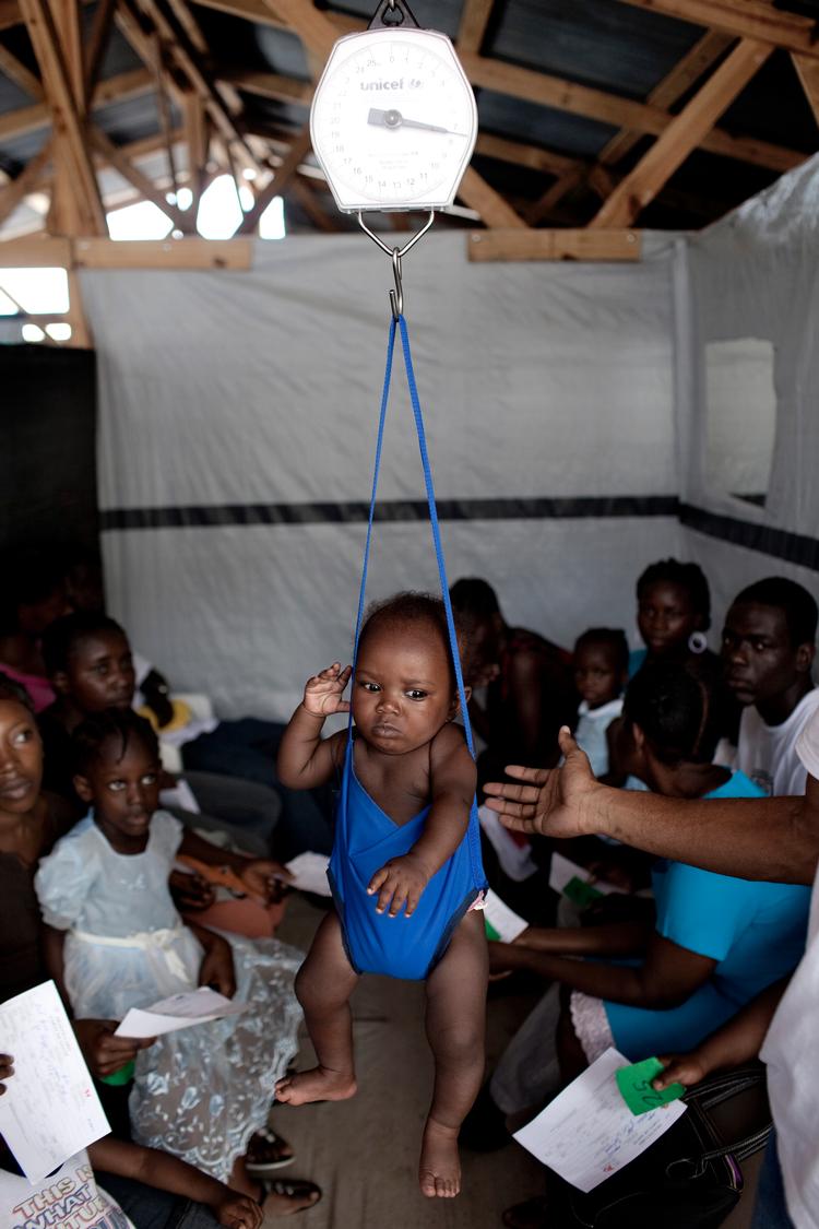 EU og Vesten lukker dørene yderligere i for migranter og flygtninge. Men vi tager gerne imod højtuddannede såsom læger. Det er arbejdskraft, som de fattige lande selv har uddannet, og som deres befolkninger har brug for, skriver Michael Seidelin Foto: Peter Hove Olesen/Ritzau Scanpix