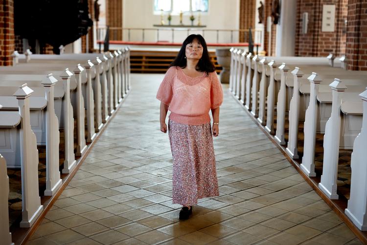 Præster er en slags eksperter i hemmeligheder. De har nemlig udvidet tavshedspligt. Så når de hører en hemmelighed har de både lov og pligt til at holde på den. Derfor har sognepræst Mette Tikjøb Grymer hørt rigtigt mange hemmeligheder. Foto: Thomas Borberg