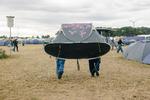 Mange gæster efterlader deres telte på Roskilde, selv om det kun er brugt en gang. Nu prøver festivalen at komme problematikken til livs med et nyt tiltag. Foto: Anders Holst Pedersen