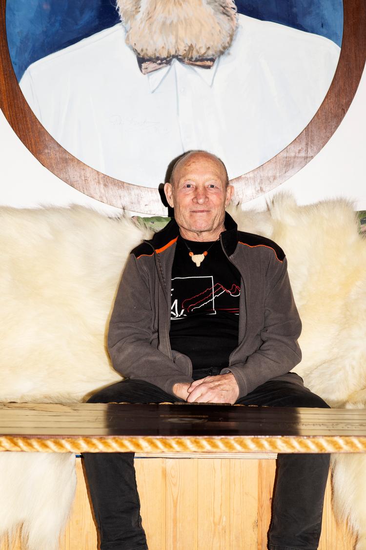 Det giver næsten sig selv, at John Andersen, der bl.a. har krydset Indlandsisen på ski og kørt gennem Sahara i en 2CV, er medlem af De Berejstes Klub og Eventyrernes Klub. Den sidste har han endda været formand for.  Foto: Olivia Loftlund