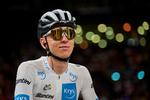 Tadej Pogacar, får holdkammeraten Adam Yates som medkaptajn.  UAE's teamchef Mauro Gianetti afviser, at det er et forsøg på at narre konkurrenterne, men fordi holdet er usikker på Pogacars form, efter han brækkede sit håndled for to måneder sider. Foto: Claus Bonnerup