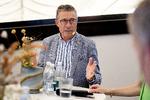  Anders Fogh Rasmussen tror, at krigen vil efterlade et »renere«. Ukraine: »Befolkningen vil ganske enkelt ikke acceptere korruptionen. De vil ikke acceptere oligarkernes uforholdsmæssigt store indflydelse. De vil have uafhængige domstole«.  Foto: Finn Frandsen