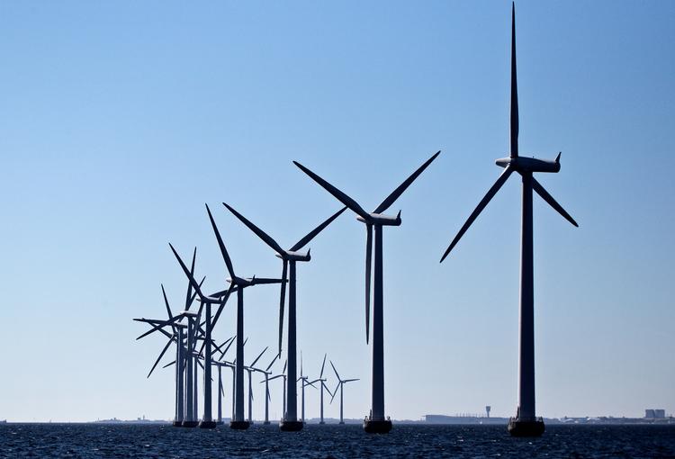 Optimismen var ellers stor, da politikerne i 2020 præsenterede en meget ambitiøs klimaaftale. Den indebar, at der rundt om Bornholm og en kunstig ø i Nordsøen skal opføres gigantiske vindmøller. Nu er det hele sat på pause. (arkivfoto) Foto: Jens Dresling