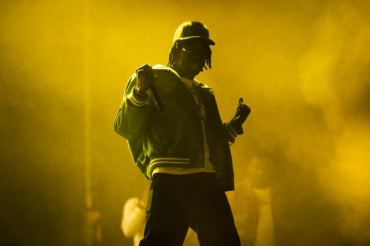 Han er fra Nigeria, kan croone, lege amerikansk rapper og ved godt, at han er smuk. Er Rema fremtidens globale superstjerne. Efter 20 minutter på Arena så det sådan ud. Foto: Christian Falck Wolff