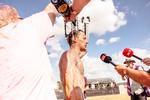 Journalister interviewer vinderen af indløbet til Roskildes Orange Scene.  Foto: Anders Holst Pedersen