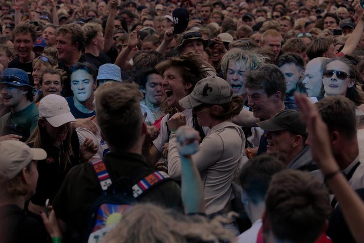 Området foran Apollo var så fyldt til 070 Shakes koncert, at det kunne være endt grueligt galt, mener Politikens anmelder. Foto: Hannah Aurora Almstrup