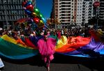 Lgbt-miljøet i Italien føler, at den siddende højreregering er ved at indskrænke deres rettigheder. BIlledet er taget under dette års Pride i Milano, som fandt sted i den forgangne uge . Foto: Gabriel Bouys/Ritzau Scanpix