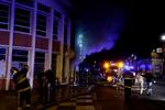     Firefighters walk with equipment after extinguishing a hotel fire during protests in Roubaix, northern France, on June 30, 2023, three days after a teenager was shot dead during a traffic stop in the Paris suburb of Nanterre. Protests over the fatal police shooting of a teenager rocked France for a third straight night on June 29, with cars burned, buildings vandalised and hundreds arrested in cities across the country. The nighttime unrest followed a march earlier on Thursday in memory of the 17-year-old, named Nahel, whose death has revived longstanding grievances about policing and racial profiling in France's low-income and multiethnic suburbs. (Photo by Kenzo TRIBOUILLARD / AFP)   Foto: Kenzo Tribouillard/Ritzau Scanpix