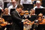 I hænderne på Nikolaj Szeps-Znaider blev Brahms' violinkoncert fortolket til perfektion. Foto: Finn Frandsen