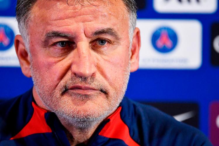 Cheftræner for Paris Saint-Germain, Christophe Galtier, er sammen med sin søn blevet anholdt i en mulig sag om racisme. Det skulle være sket, da han  var træner i Nice i 2021/22-sæsonen. Galtier beskyldes også for islamofobi. Foto: Julien de Rosa/Ritzau Scanpix