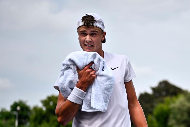 Den 20-årige Holger Rune skal op mod George Loffhagen, der er nummer 367 på verdensranglisten, i første runde af græsturneringen Wimbledon. Foto: Ben Stansall/Ritzau Scanpix
