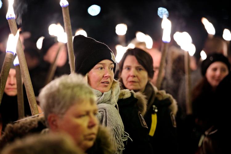 Louise Borglit blev dræt i 2016 i Elverparken i Herlev. Efterfølgende blev hun mindet med et stort fakkeoptog.  Foto: Jens Dresling