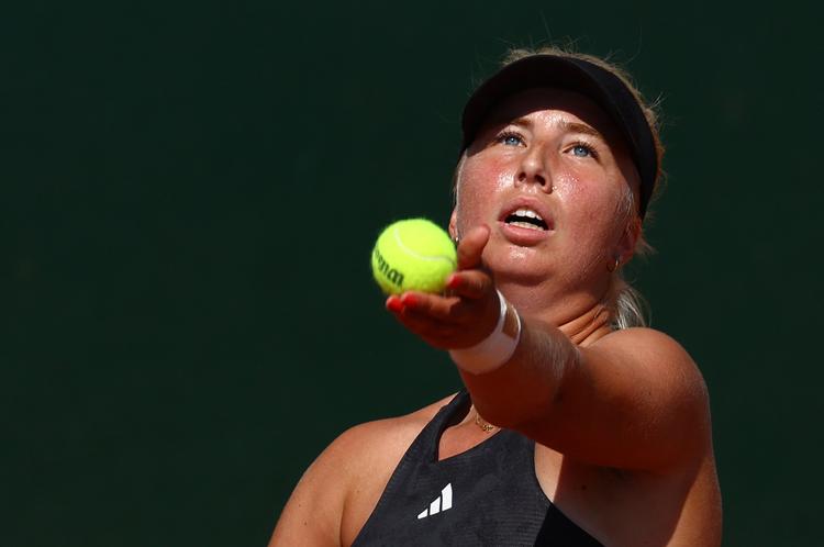 Torsdag missede 20-årige Tauson billetten til Wimbledon i single, da hun tabte i tre sæt til slovakken Viktoria Hruncakova i tredje og sidste runde af kvalifikationen. Nu skal hun i stedet deltage i double. Foto: Kai Pfaffenbach/Ritzau Scanpix