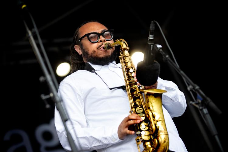 Under åben himmel viste saxofonisten Immanuel Wilkins, hvorfor han er bedømt  til at være et af fremtidens store amerikanske jazznavne. Foto: Finn Frandsen