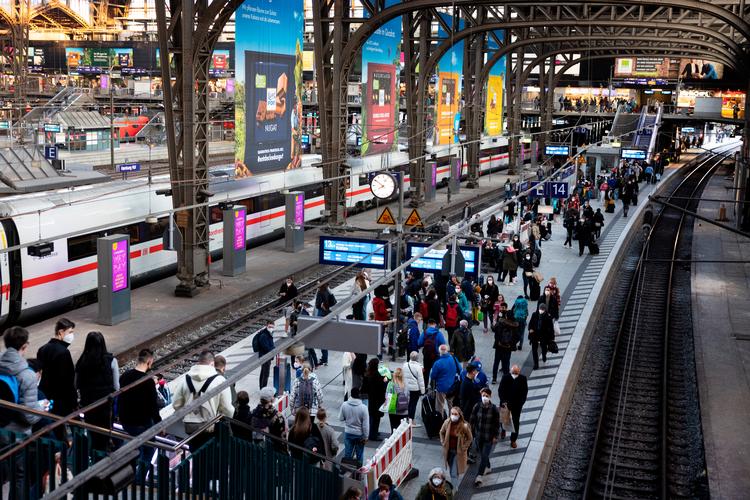 Hovedbanegården i Hamburg er en af de stationer, som mange danske togrejsende kommer til at stifte bekendtskab med denne sommer. Foto: Thomas Borberg