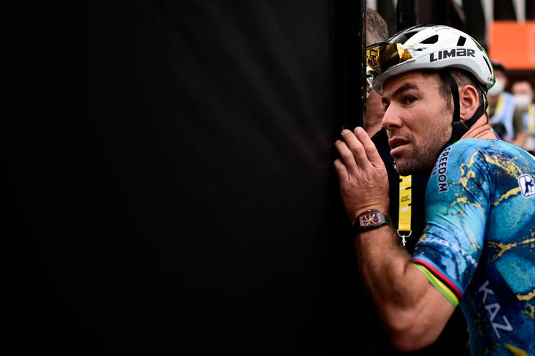 Mark Cavendish siger, han vil fortryde det, hvis han ikke forsøger at nyde de øjeblikke, som kommer. Den 38-årige brite kører sit sidste Tour de France.  Foto: Marco Bertorello/Ritzau Scanpix