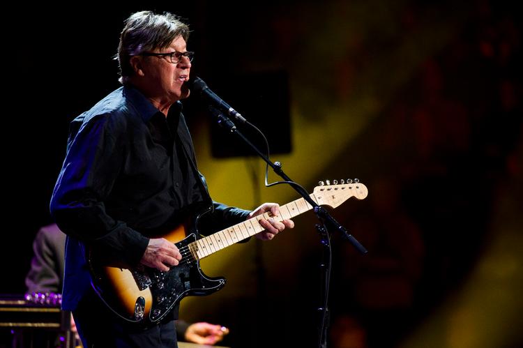 Siden bruddet med The Band har Robbie Robertson udgivet flere album som soloartist, skrevet bøger og lavet en dokumentarfilm sammen med sin ven Martin Scorsese. Her ses Robertson ved guitarfestivalen Crossroads i 2013.  Foto: Charles Sykes/Ritzau Scanpix