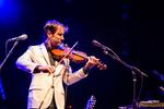 Den amerikanske sanger, sangskriver og musiker har spillet violin, siden  han var fire år, men mestrer også andre strengeinstrumenter. I USA har hans krøllede rockpop et pænt stort publikum.  Foto: Ed Lefkowicz / Vwpics/Ritzau Scanpix