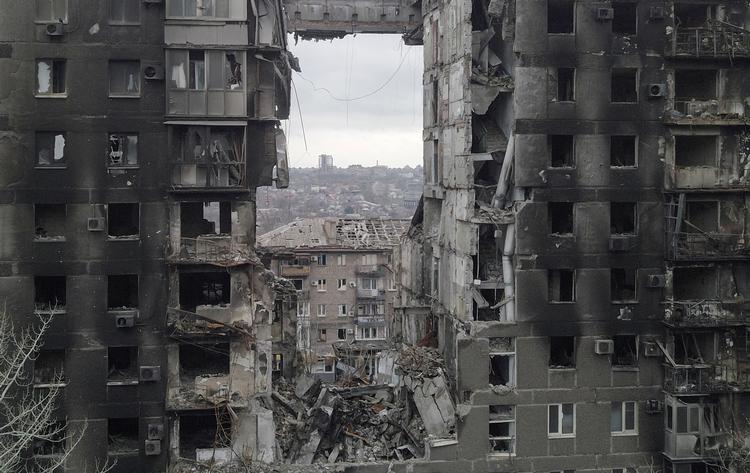 Først blev byen sønderbombet af russernes angreb. Nu begynder russere at købe boliger i den besatte ukrainske by, der skal genrejses som russisk mønsterby. Foto: Pavel Klimov/Ritzau Scanpix