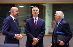 Jens Stoltenberg (i midten) bliver et år mere som generalsekretær i Nato. Med uroen har Kreml scoret et hårdt tiltrængt pr-point, skriver Jacob Svendsen i denne analyse. Foto: Johanna Geron/Ritzau Scanpix
