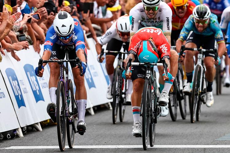 En deltager i Tour de France bruger dobbelt så meget energi som en almindelig aktiv dansk mand - og i bjergene skal rytterne mindst have tre gange så meget energi.  Foto: Anne-christine Poujoulat/Ritzau Scanpix